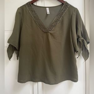 PerSeption Concept V Neck Cropped Blouse